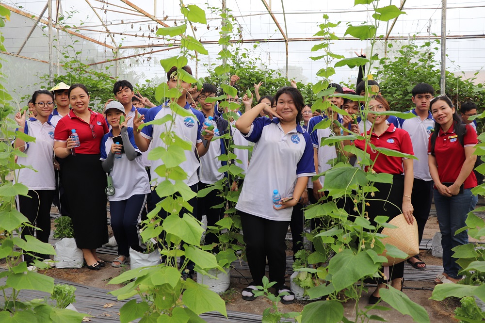 Học sinh Trường THPT Bình Phú - Bình Dương tham quan, học tập, trải nghiệm tại Trường Trung cấp Nông lâm nghiệp